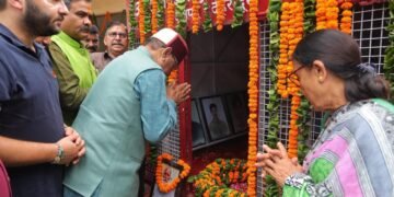 देहरादून शहीद स्थल पर दी मसूरी गोलीकांड के अमर शहीदो को श्रद्धांजली