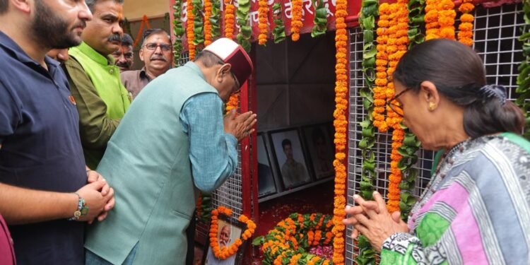 देहरादून शहीद स्थल पर दी मसूरी गोलीकांड के अमर शहीदो को श्रद्धांजली
