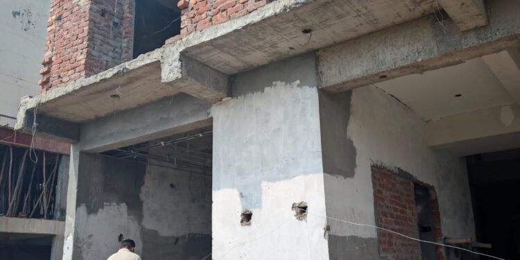 अवैध प्लॉटिंग और निर्माण पर एमडीडीए की बड़ी कार्रवाई, तीन स्थानों पर सीलिंग, दो जगह ध्वस्तीकरण