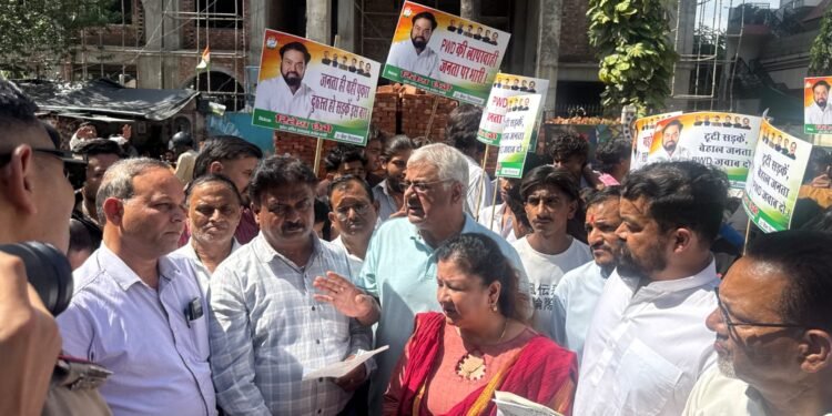 देहरादून की जर्जर सड़कों, जलभराव और नालियों की समस्या को लेकर लोक निर्माण विभाग के मुख्य अभियंता को सौंपा ज्ञापन- रितेश छैत्री