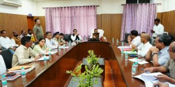 सफाई कर्मचारियों के अधिकारों एवं कल्याणकारी योजनाओं के प्रभावी क्रियान्वयन को लेकर आयोग के अध्यक्ष ने की समीक्षा बैठक
