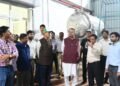 काशीपुर में एरोमा पार्क का स्थलीय निरीक्षण करते कृषि मंत्री गणेश जोशी