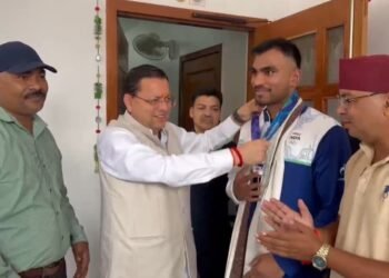 एशियन गेम्स में कांस्य पदक जीतने वाले बॉक्सर कपिल पोखरिया ने मुख्यमंत्री धामी से की भेंट