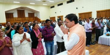 सीएम धामी ने मुख्य सेवक सदन में अनुसूचित जाति एवं अनुसूचित जनजाति समुदाय के लोगों से किया संवाद