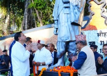 मुख्यमंत्री ने सरदार वल्लभभाई पटेल की प्रतिमा पर पुष्पांजलि अर्पित कर दी श्रद्धांजलि
